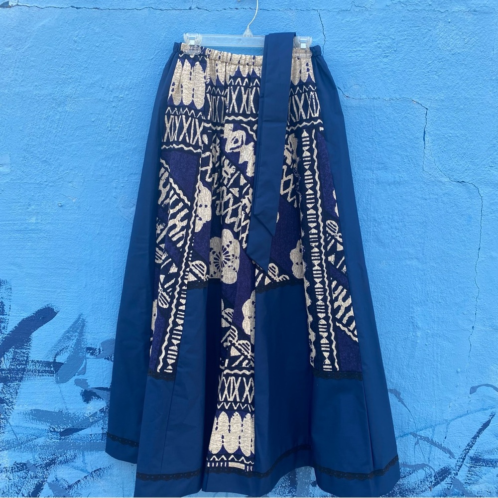 Vintage prairie skirt made with Hawaiian fabric navy blue and lace